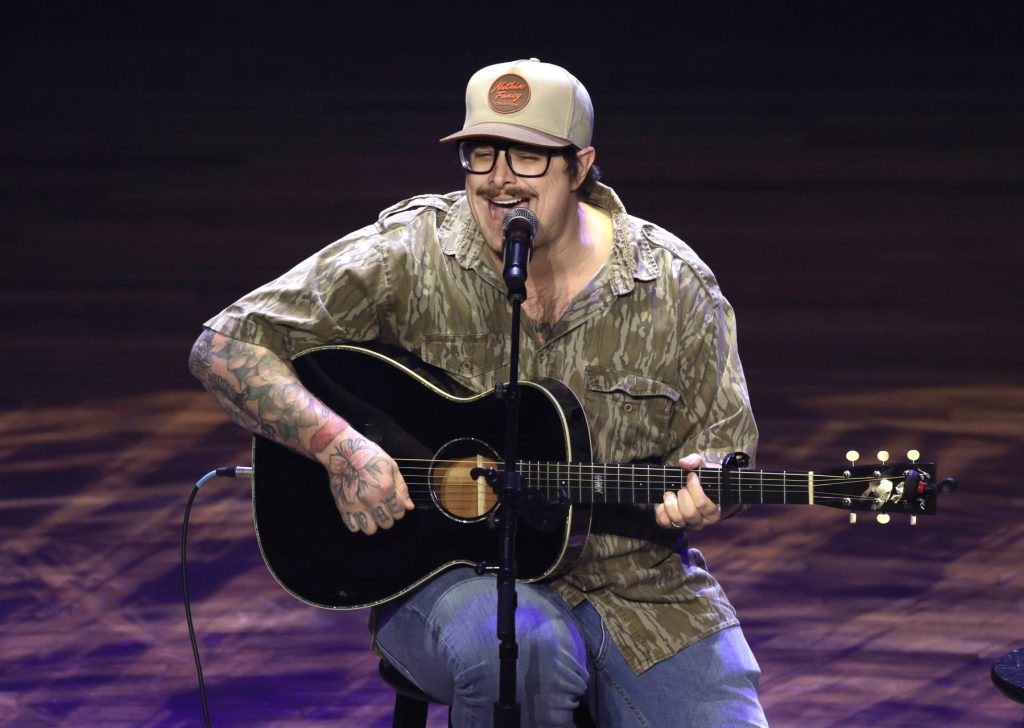 Comment l’histoire de McArthur par HARDY reflète la vie dans certaines stations de radio country