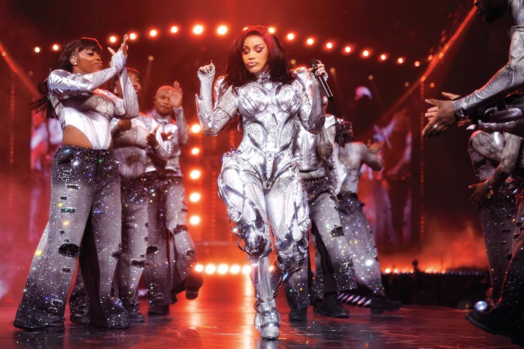 La tournée Little Miss Drama de Cardi B valait l'attente grâce à une croissance exponentielle dans les arènes