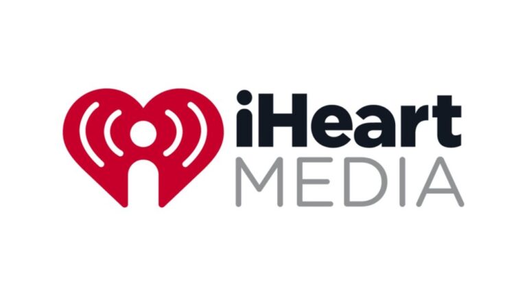 Revenus d’iHeartMedia en hausse d’environ 10 % grâce aux podcasts — le marché publicitaire morose affecte les bénéfices