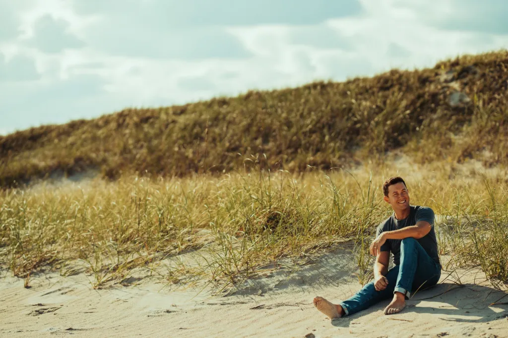 Scotty McCreery révèle ses cinq chansons country préférées à reprendre