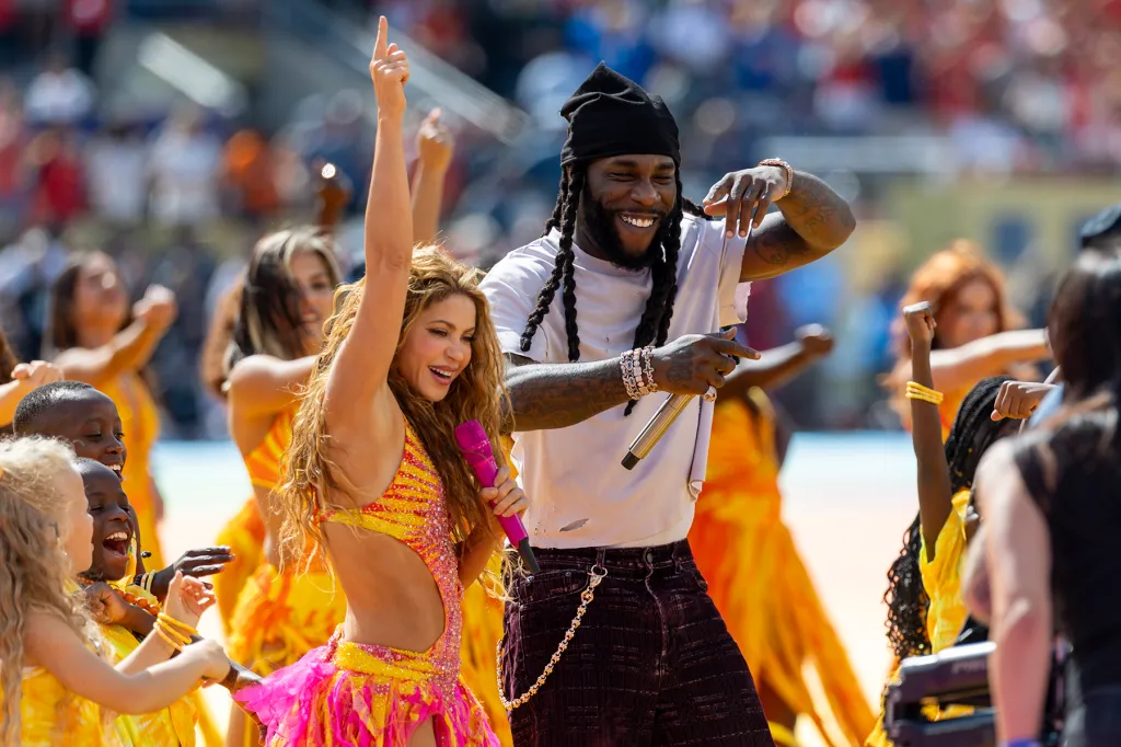 Shakira et Burna Boy parmi les gagnants des Premios Juventud 2026 : liste complète (mise à jour)