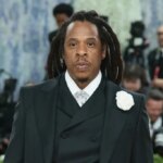 Jay‑Z fustige l’IA : « Nous avons une vraie intelligence, pas d’intelligence artificielle » après les critiques du concert au SoFi Stadium
