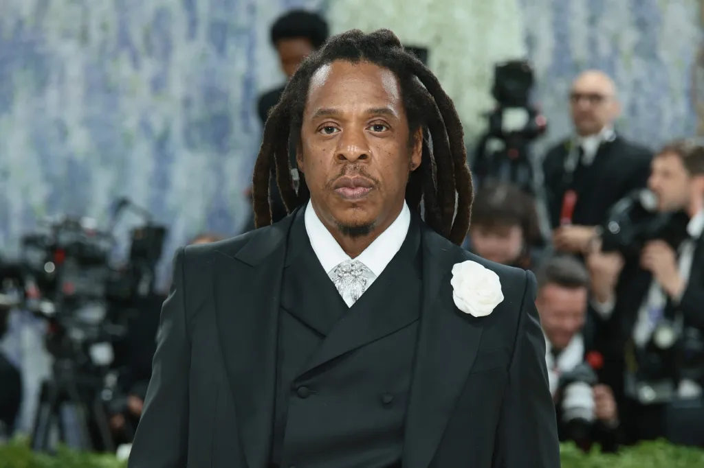 Jay‑Z fustige l’IA : « Nous avons une vraie intelligence, pas d’intelligence artificielle » après les critiques du concert au SoFi Stadium