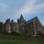 L'Université Cornell annule le concert de Homecoming suite aux retombées d'une affaire d'agression sexuelle.